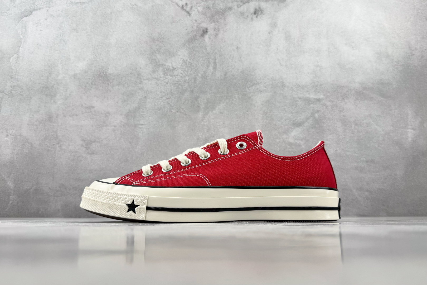 H版 Converse CHUCK 70 X 红色 • 重磅帆布:采用12盎司高密度棉帆布,不易变形,透气性好 • 全橡 H版 Converse CHUCK 70 X 红色 • 重磅帆布:采用12盎司高密度棉帆布,不易变形,透气性好 • 全橡