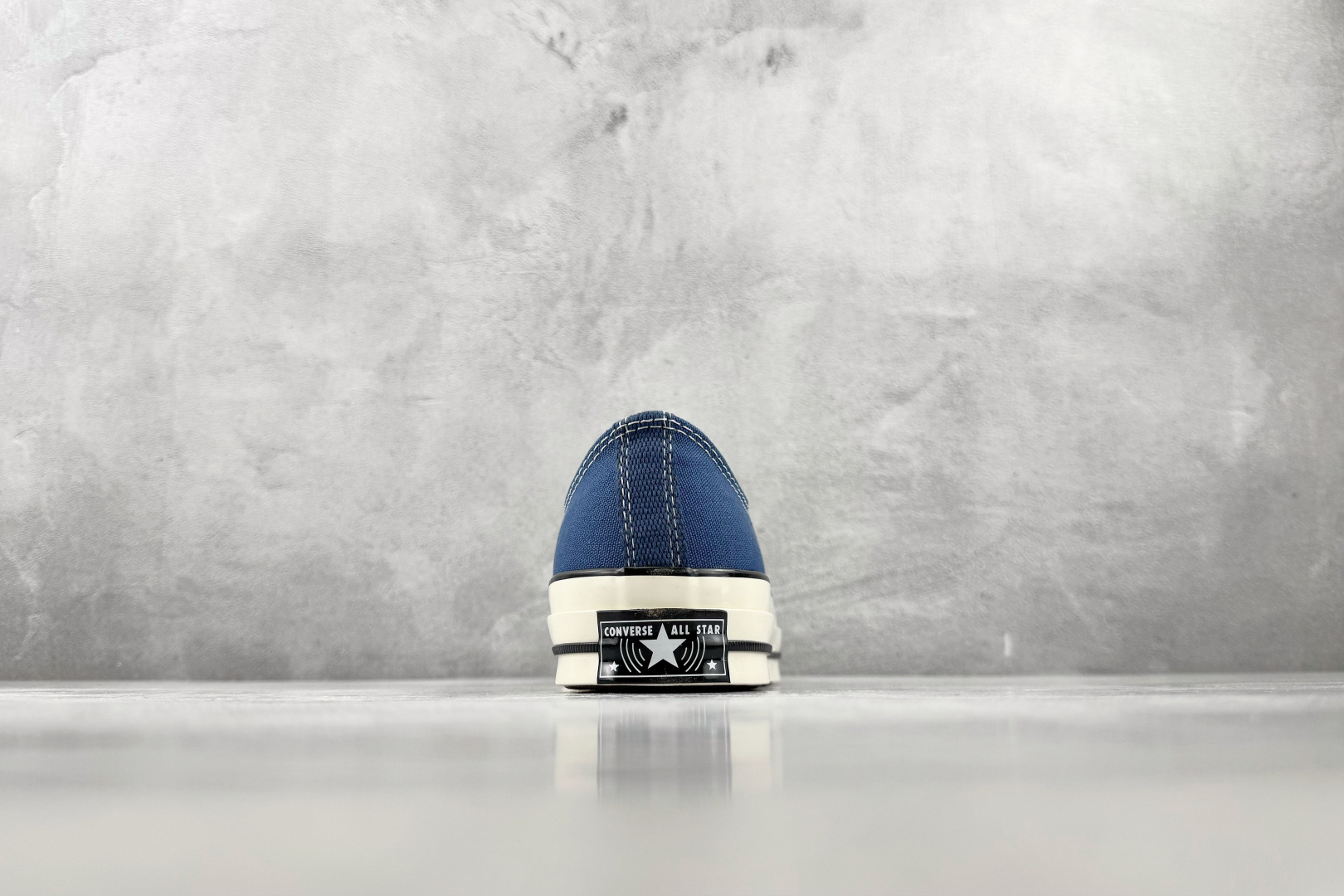 H版 Converse CHUCK 70 X 柔雾蓝色 • 重磅帆布:采用12盎司高密度棉帆布,不易变形,透气性好 • H版 Converse CHUCK 70 X 柔雾蓝色 • 重磅帆布:采用12盎司高密度棉帆布,不易变形,透气性好 •