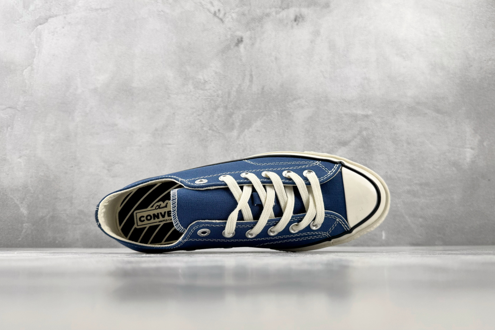 H版 Converse CHUCK 70 X 柔雾蓝色 • 重磅帆布:采用12盎司高密度棉帆布,不易变形,透气性好 • H版 Converse CHUCK 70 X 柔雾蓝色 • 重磅帆布:采用12盎司高密度棉帆布,不易变形,透气性好 •