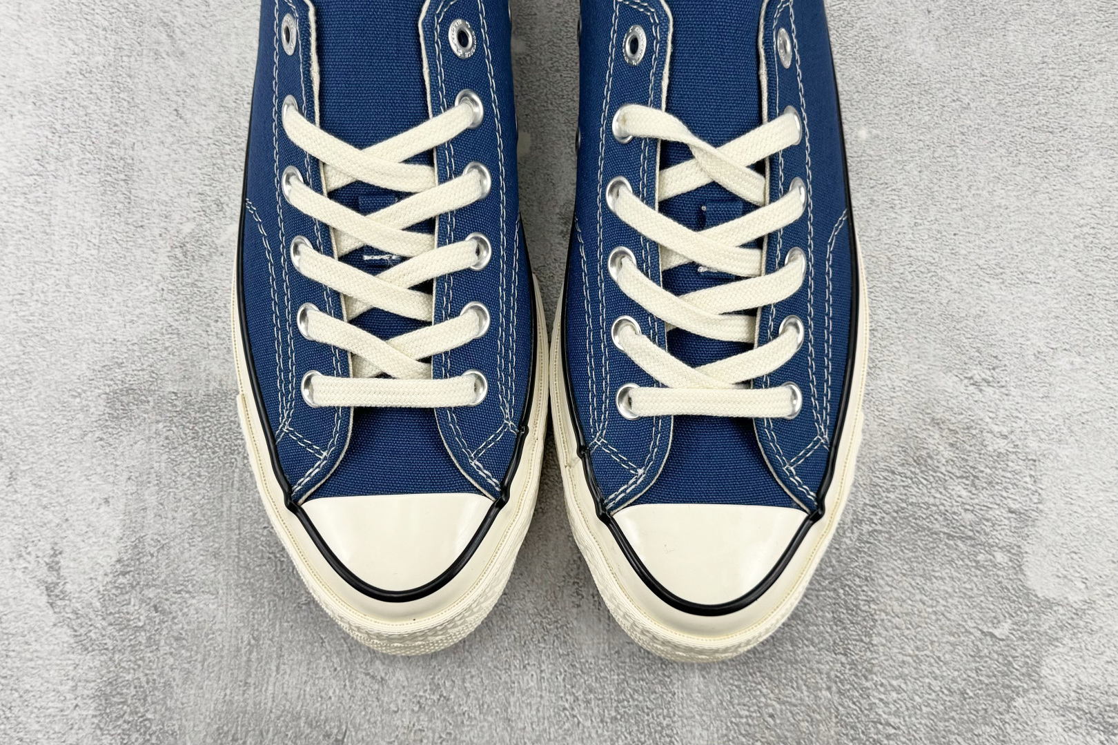 H版 Converse CHUCK 70 X 柔雾蓝色 • 重磅帆布:采用12盎司高密度棉帆布,不易变形,透气性好 • H版 Converse CHUCK 70 X 柔雾蓝色 • 重磅帆布:采用12盎司高密度棉帆布,不易变形,透气性好 •