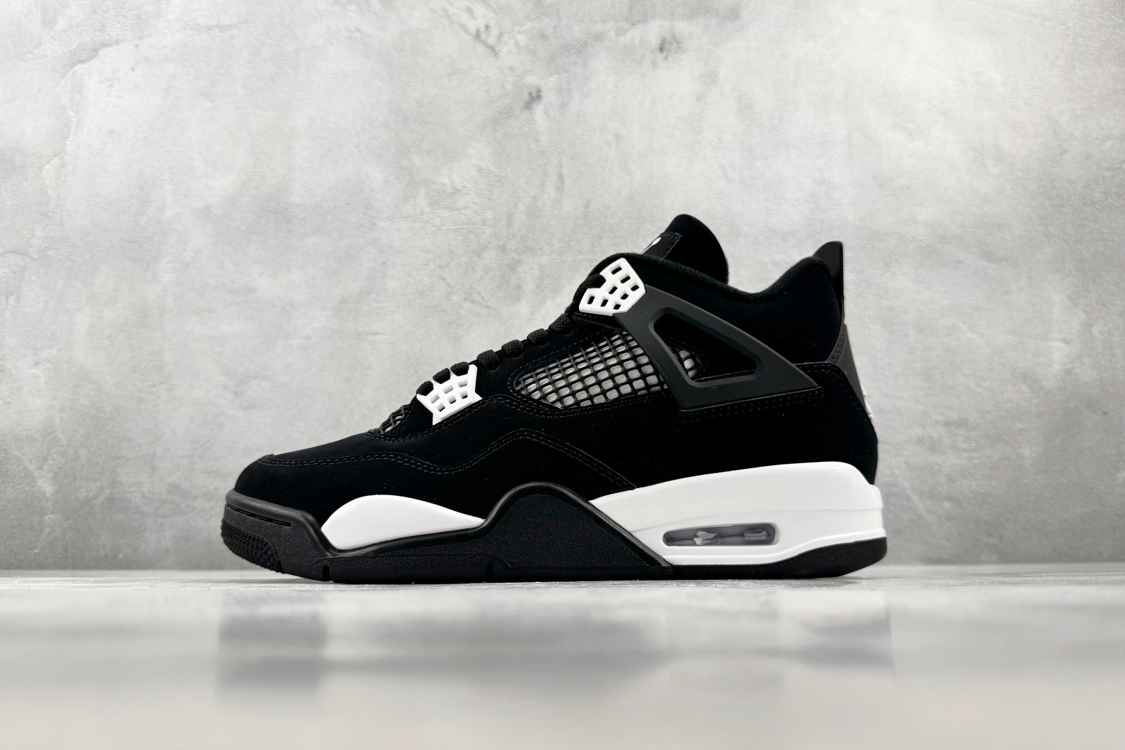 OV Jordan Air Jordan 4 Retro "White Thunder" 黑白 货号:FQ8138-00 OV Jordan Air Jordan 4 Retro "White Thunder" 黑白 货号:FQ8138-00