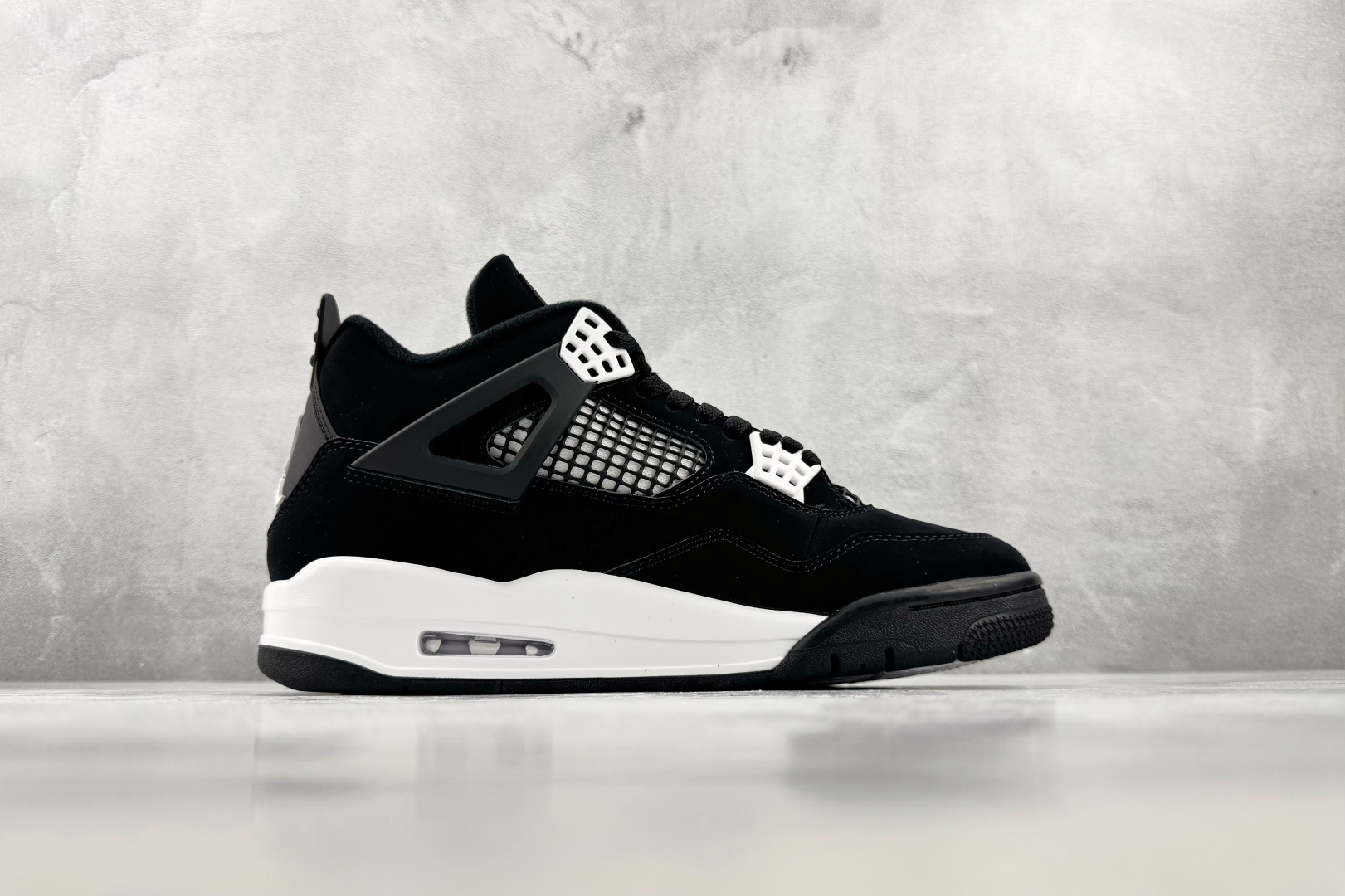 OV Jordan Air Jordan 4 Retro "White Thunder" 黑白 货号:FQ8138-00 OV Jordan Air Jordan 4 Retro "White Thunder" 黑白 货号:FQ8138-00