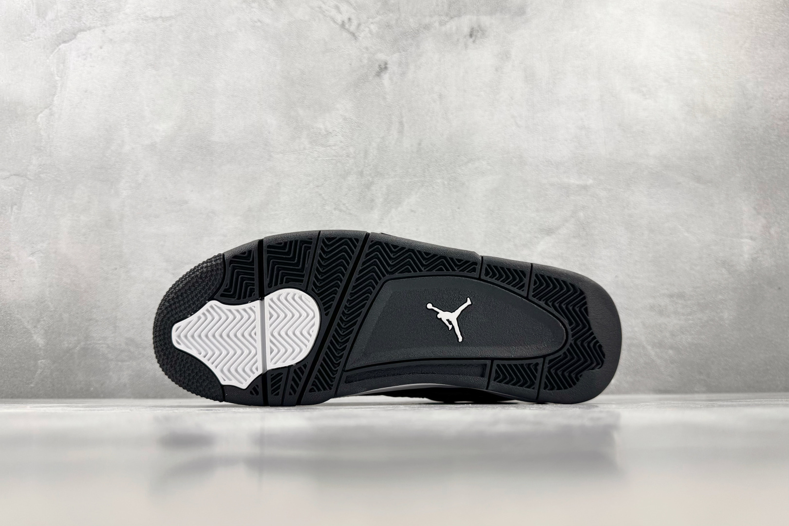 OV Jordan Air Jordan 4 Retro "White Thunder" 黑白 货号:FQ8138-00 OV Jordan Air Jordan 4 Retro "White Thunder" 黑白 货号:FQ8138-00