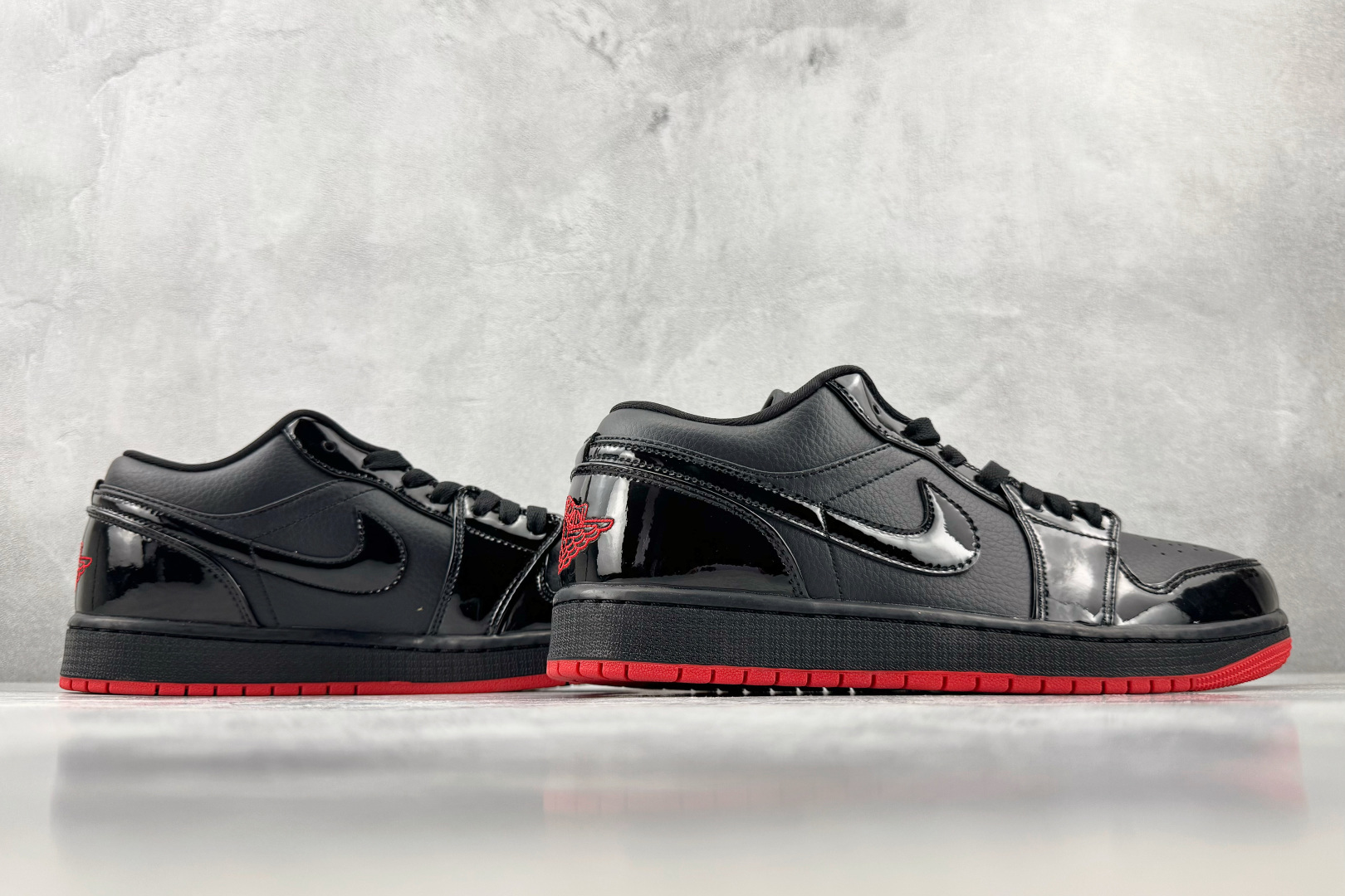 K版 综合版 Jordan Air Jordan 1 黑红 货号:DD1660 001 尺码:36 36.5 37.5 K版 综合版 Jordan Air Jordan 1 黑红 货号:DD1660 001 尺码:36 36.5 37.5