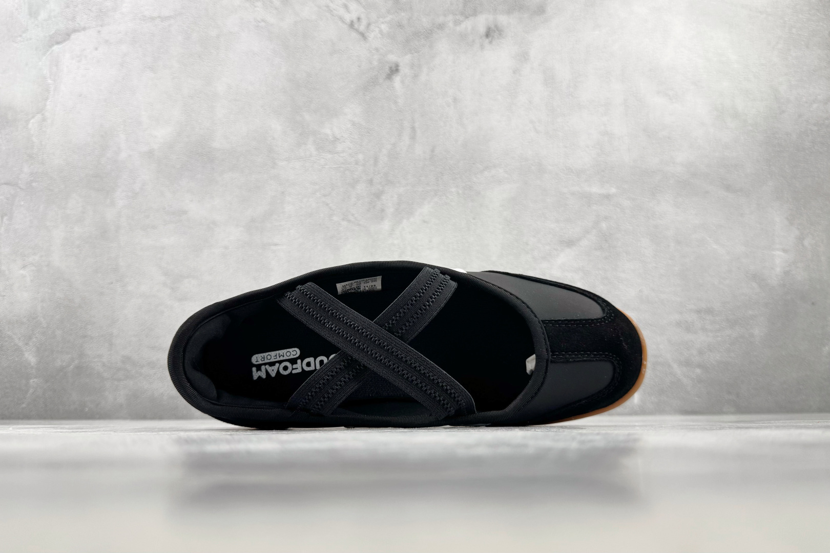 R 版出口订单 adidas BARREDA 炭黑 货号:LA4273 尺码:35.5 36 36.5 37.5 38 R 版出口订单 adidas BARREDA 炭黑 货号:LA4273 尺码:35.5 36 36.5 37.5 38