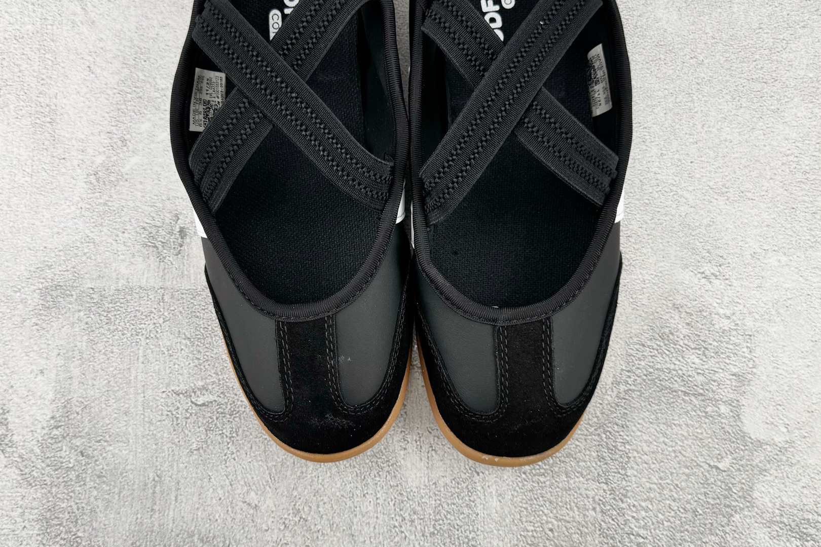 R 版出口订单 adidas BARREDA 炭黑 货号:LA4273 尺码:35.5 36 36.5 37.5 38 R 版出口订单 adidas BARREDA 炭黑 货号:LA4273 尺码:35.5 36 36.5 37.5 38