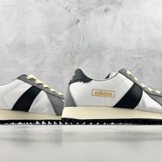 R 版出口订单 adidas originals BW RUN 白色 货号:KJ7941 尺码:35.5 36 36.5 R 版出口订单 adidas originals BW RUN 白色 货号:KJ7941 尺码:35.5 36 36.5