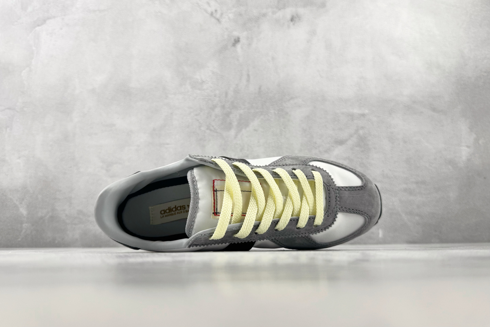 R 版出口订单 adidas originals BW RUN 白色 货号:KJ7941 尺码:35.5 36 36.5 R 版出口订单 adidas originals BW RUN 白色 货号:KJ7941 尺码:35.5 36 36.5