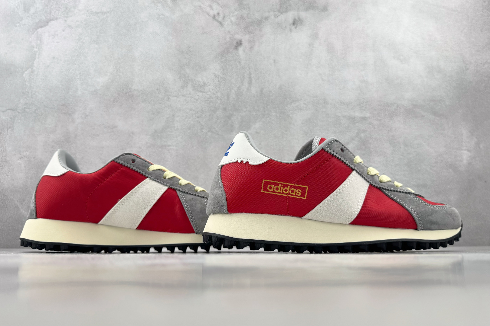R 版出口订单 adidas originals BW RUN 红色 货号:KH6074 尺码:35.5 36 36.5 R 版出口订单 adidas originals BW RUN 红色 货号:KH6074 尺码:35.5 36 36.5