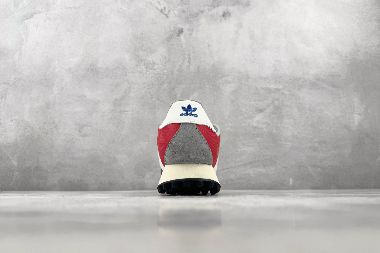 R 版出口订单 adidas originals BW RUN 红色 货号:KH6074 尺码:35.5 36 36.5 R 版出口订单 adidas originals BW RUN 红色 货号:KH6074 尺码:35.5 36 36.5