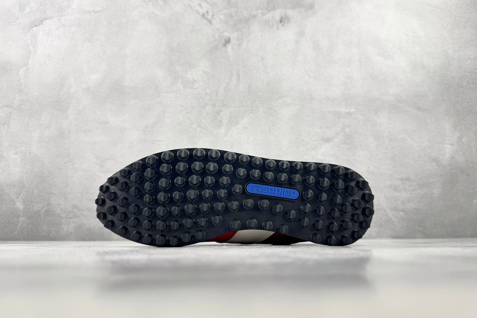 R 版出口订单 adidas originals BW RUN 红色 货号:KH6074 尺码:35.5 36 36.5 R 版出口订单 adidas originals BW RUN 红色 货号:KH6074 尺码:35.5 36 36.5