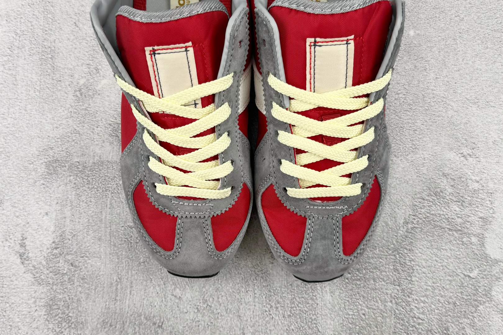R 版出口订单 adidas originals BW RUN 红色 货号:KH6074 尺码:35.5 36 36.5 R 版出口订单 adidas originals BW RUN 红色 货号:KH6074 尺码:35.5 36 36.5