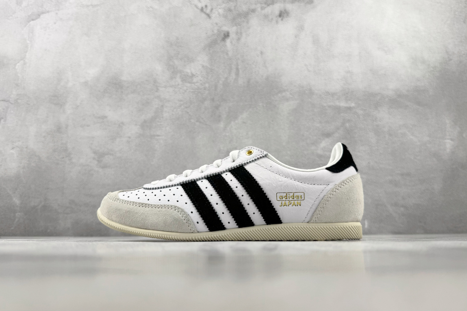 GOD 头层 adidas originals JAPAN 白黑 货号:IH5489 尺码:36 36.5 37 37. GOD 头层 adidas originals JAPAN 白黑 货号:IH5489 尺码:36 36.5 37 37.
