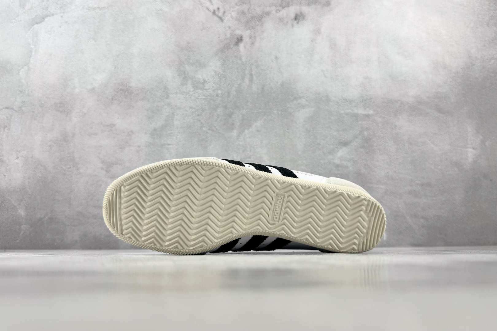 GOD 头层 adidas originals JAPAN 白黑 货号:IH5489 尺码:36 36.5 37 37. GOD 头层 adidas originals JAPAN 白黑 货号:IH5489 尺码:36 36.5 37 37.