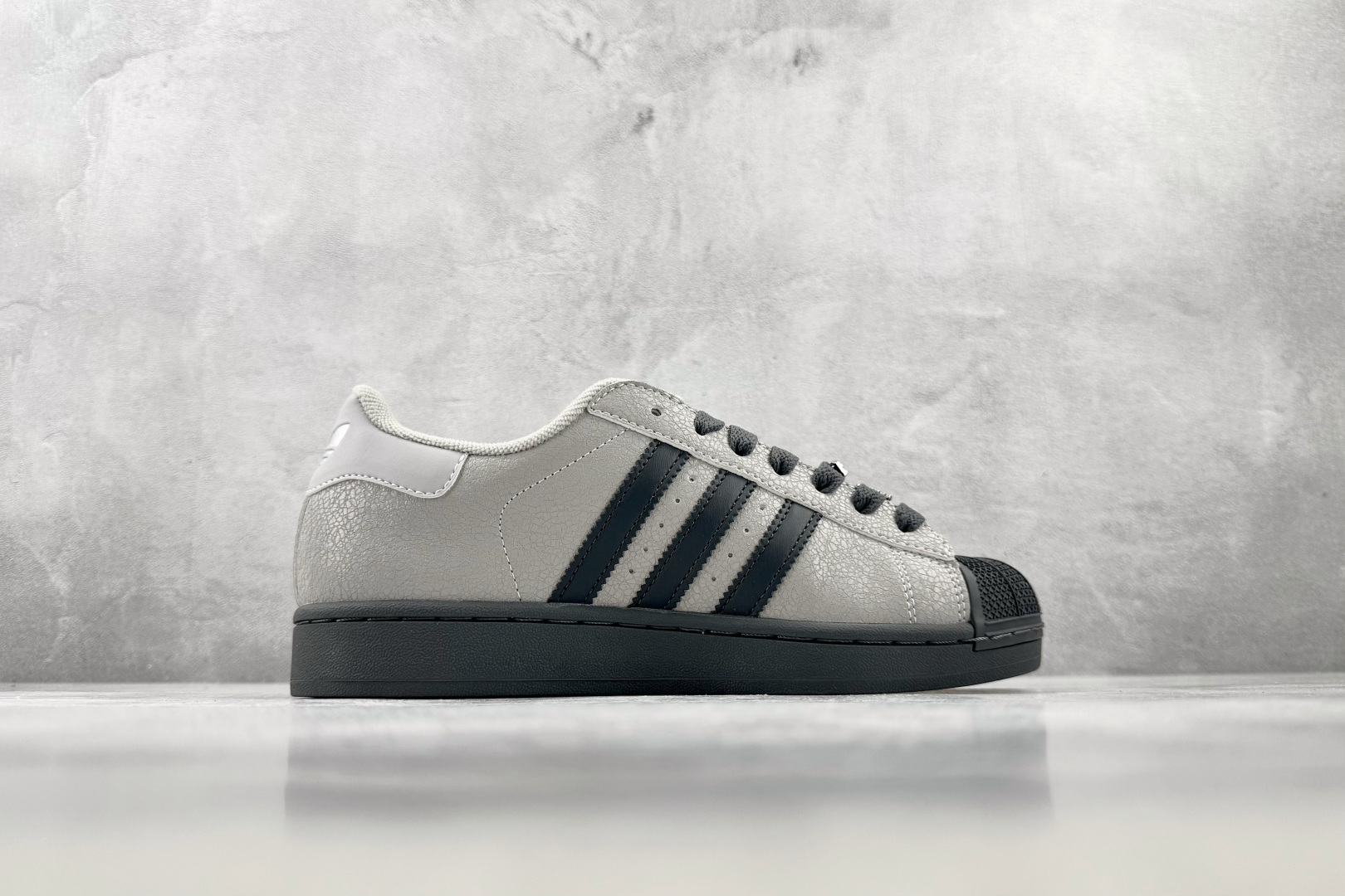 XP/H11 平台专供 adidas originals Superstar 2 浅灰 货号: IH1629 尺码:35 XP/H11 平台专供 adidas originals Superstar 2 浅灰 货号: IH1629 尺码:35
