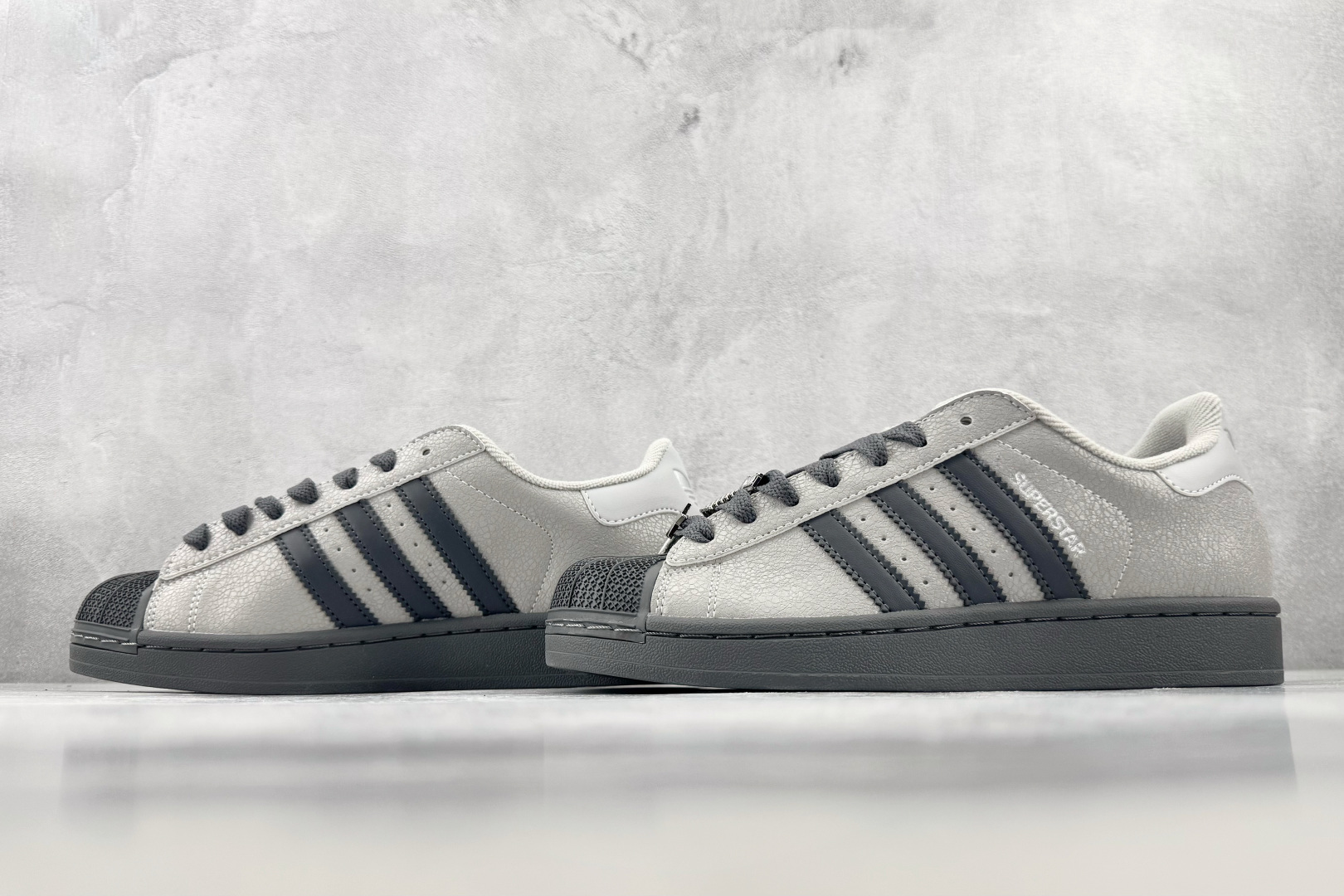XP/H11 平台专供 adidas originals Superstar 2 浅灰 货号: IH1629 尺码:35 XP/H11 平台专供 adidas originals Superstar 2 浅灰 货号: IH1629 尺码:35