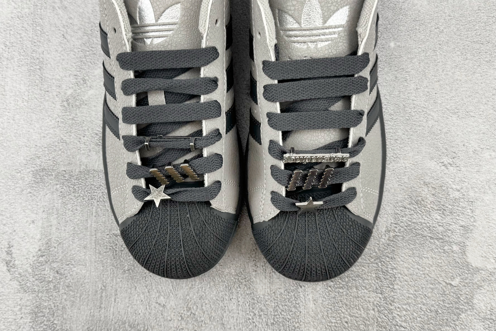 XP/H11 平台专供 adidas originals Superstar 2 浅灰 货号: IH1629 尺码:35 XP/H11 平台专供 adidas originals Superstar 2 浅灰 货号: IH1629 尺码:35