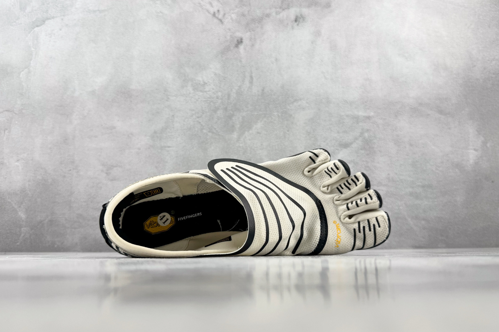 HG 品质升级 Vibram 五指鞋 Groundsplay 白黑色 货号：26M8805 尺码：35 36 36.5 