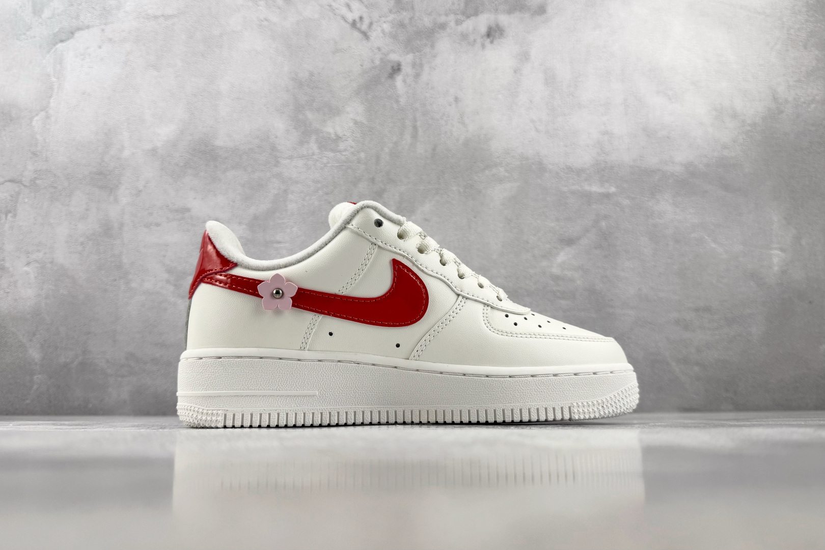 3A Nike Air Force 1 '07 白色 货号：IR8637-101 尺码：36 36.5 37 38.5 