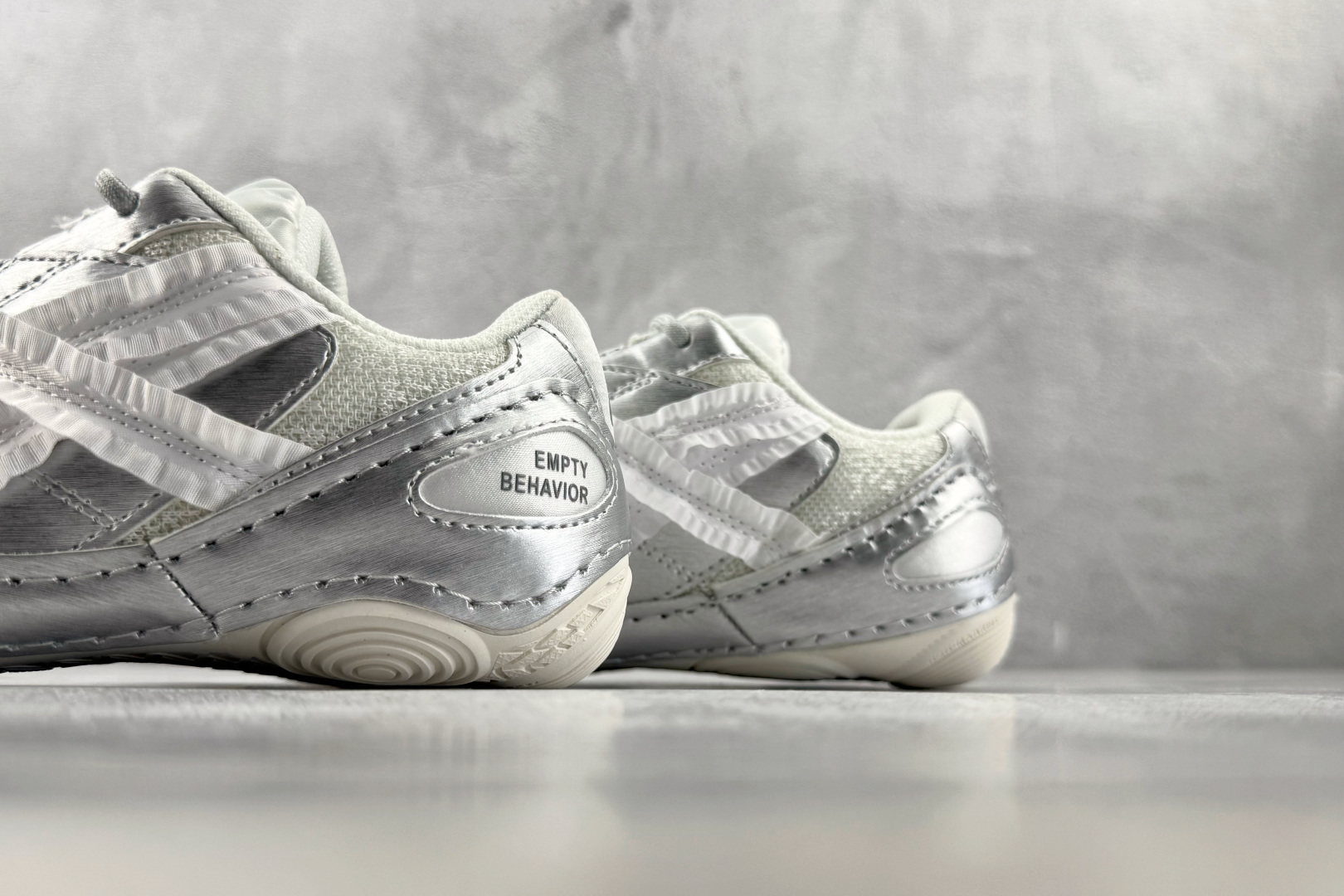 ZX 神版 ASICS × empty behavior Hypersync 联名款 银灰色 货号：1203B146-1