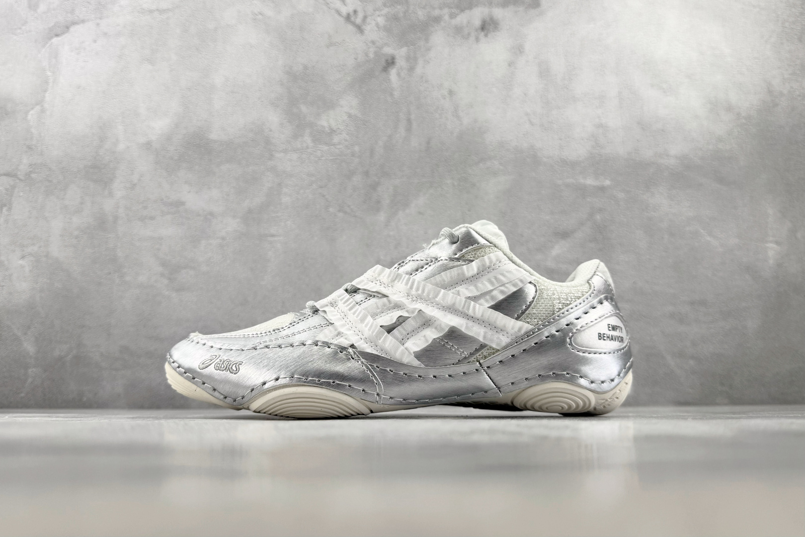 ZX 神版 ASICS × empty behavior Hypersync 联名款 银灰色 货号:1203B146-1 ZX 神版 ASICS × empty behavior Hypersync 联名款 银灰色 货号:1203B146-1
