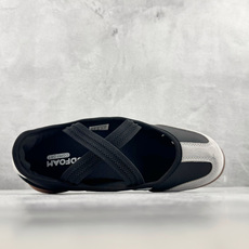 R 版出口订单 adidas BARREDA 黑白 货号:HQ7401 尺码:35.5 36 36.5 37.5 38 R 版出口订单 adidas BARREDA 黑白 货号:HQ7401 尺码:35.5 36 36.5 37.5 38