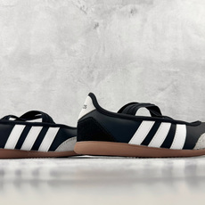 R 版出口订单 adidas BARREDA 黑白 货号:HQ7401 尺码:35.5 36 36.5 37.5 38 R 版出口订单 adidas BARREDA 黑白 货号:HQ7401 尺码:35.5 36 36.5 37.5 38