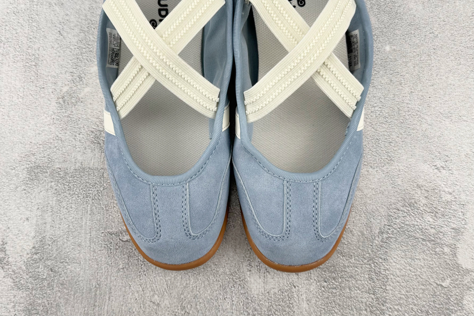 R 版出口订单 adidas BARREDA 蓝白 货号:KJ2253 尺码:35.5 36 36.5 37.5 38 R 版出口订单 adidas BARREDA 蓝白 货号:KJ2253 尺码:35.5 36 36.5 37.5 38