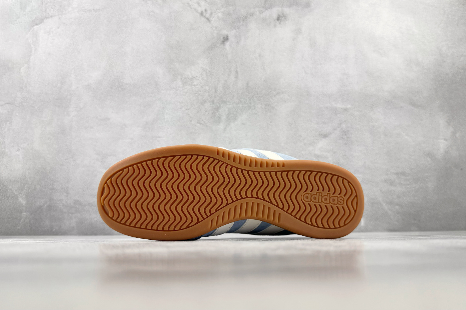 R 版出口订单 adidas BARREDA 蓝白 货号:KJ2253 尺码:35.5 36 36.5 37.5 38 R 版出口订单 adidas BARREDA 蓝白 货号:KJ2253 尺码:35.5 36 36.5 37.5 38