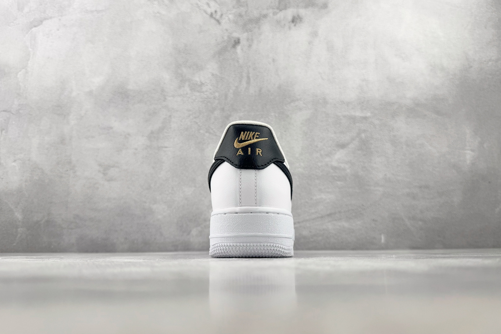 PB 外贸批次 Nike Air Force 1 Essential 白黑红 货号：CZ0270-102 尺码：35.5