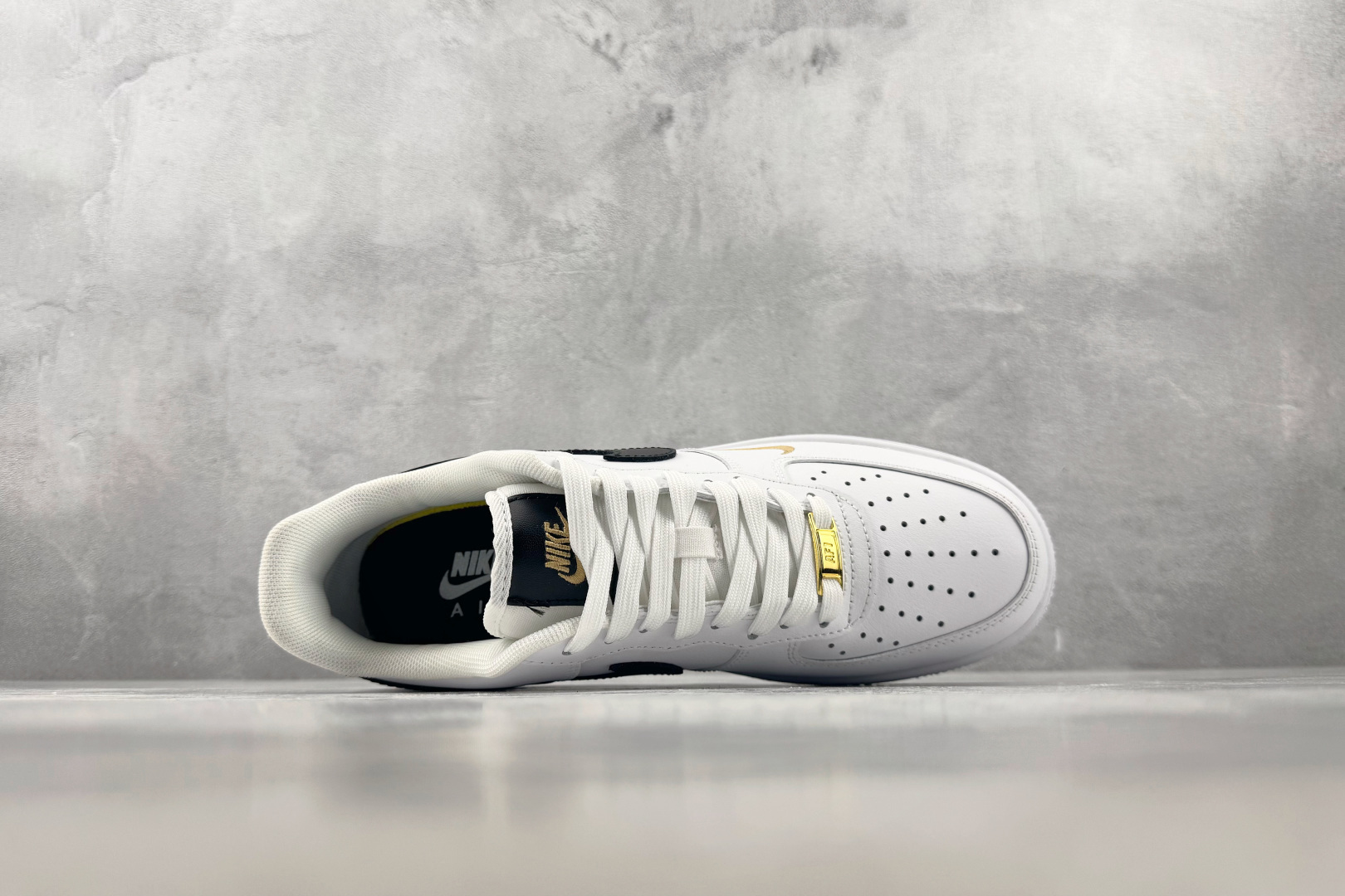 PB 外贸批次 Nike Air Force 1 Essential 白黑红 货号：CZ0270-102 尺码：35.5