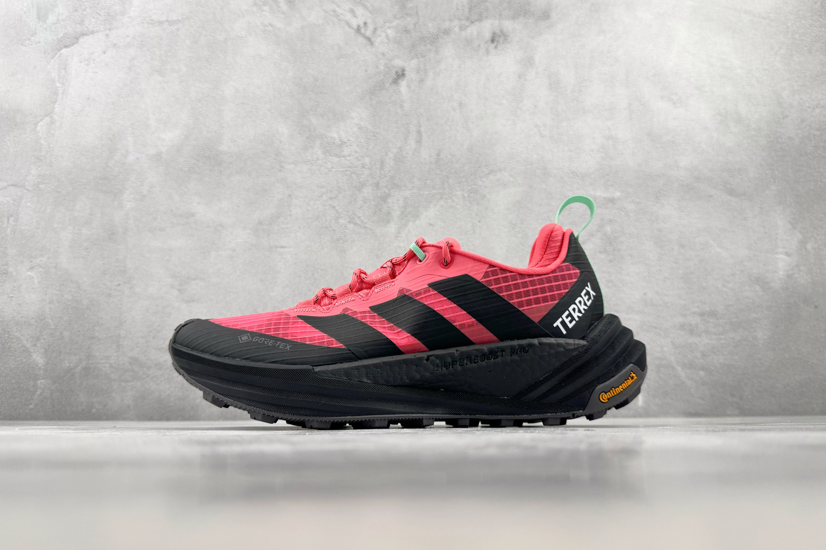 Top adidas FREEHIKER 3 GTX 荧光红 货号：KI8282 尺码：40 40.5 41 42 42