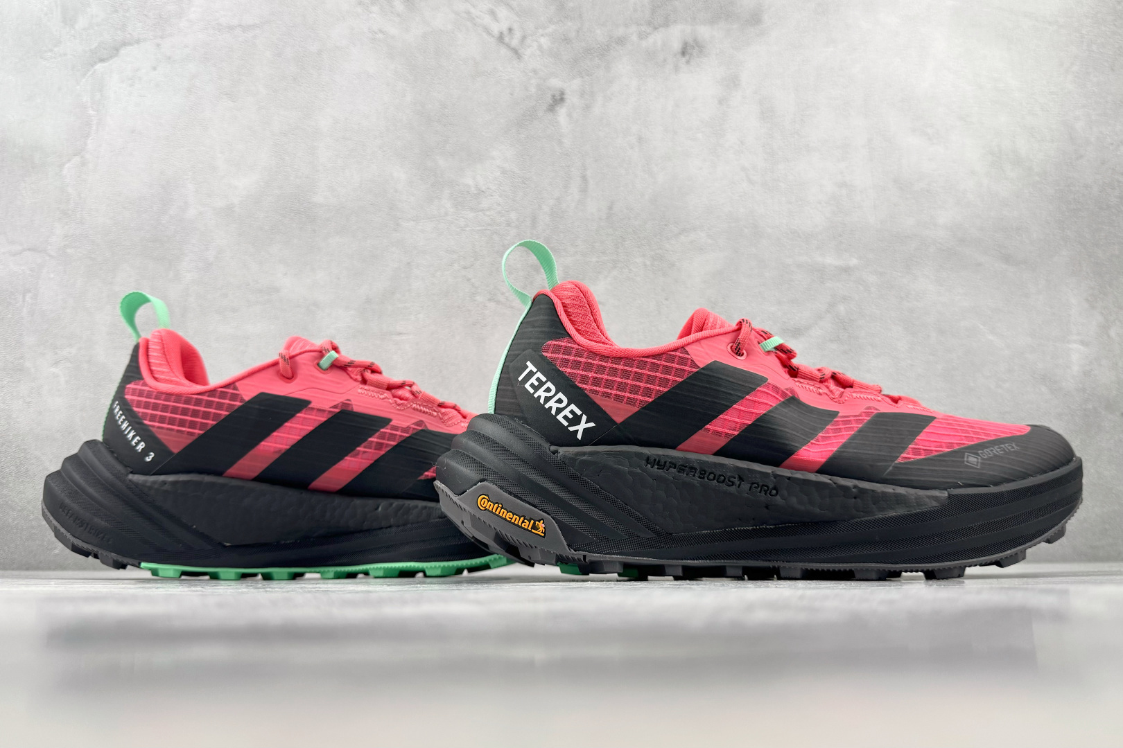 Top adidas FREEHIKER 3 GTX 荧光红 货号：KI8282 尺码：40 40.5 41 42 42