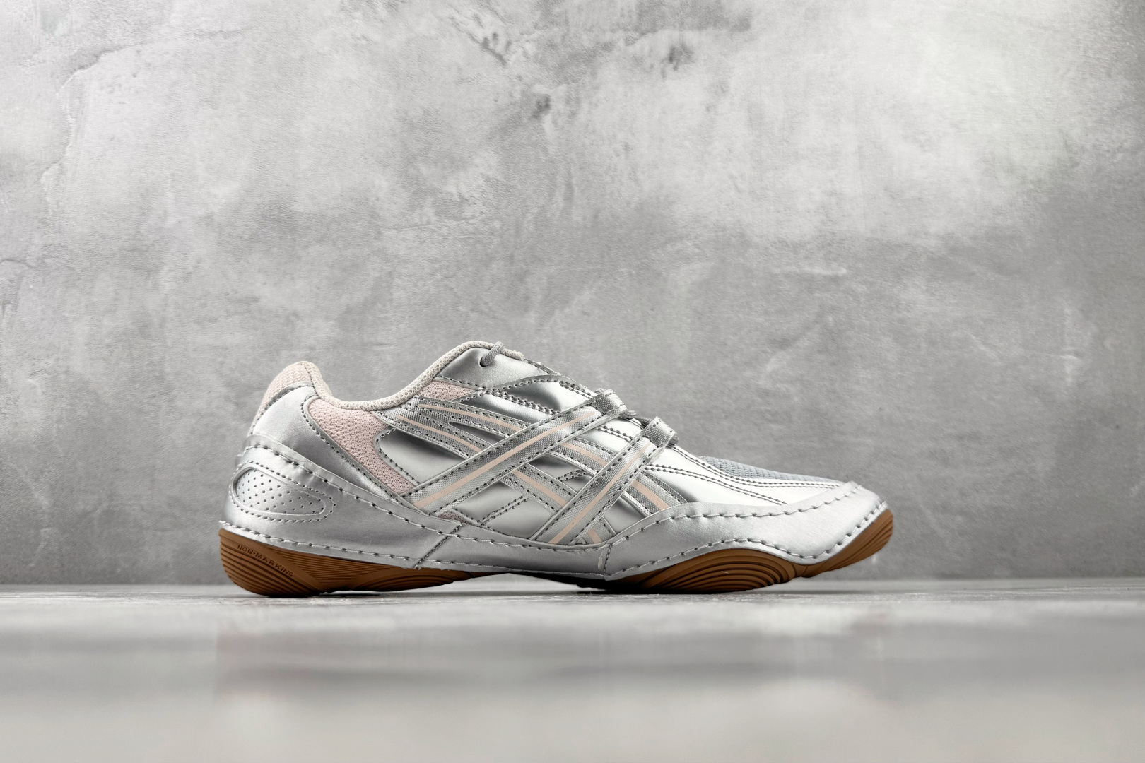 Top ASICS Hypersync 银粉 货号:1203A879-024 尺码:36 36.5 37.5 38 38 Top ASICS Hypersync 银粉 货号:1203A879-024 尺码:36 36.5 37.5 38 38