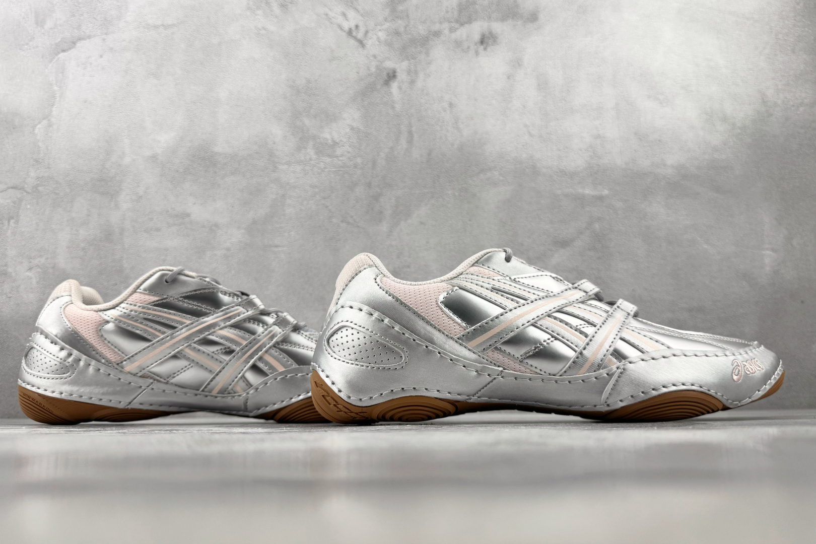 Top ASICS Hypersync 银粉 货号:1203A879-024 尺码:36 36.5 37.5 38 38 Top ASICS Hypersync 银粉 货号:1203A879-024 尺码:36 36.5 37.5 38 38