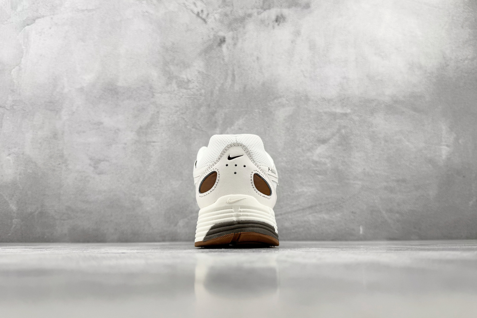 PF 原鞋开发 原数据档案 Nike P-6000 浅白灰 货号：CD6404 606 尺码：36 36.5 37.5 