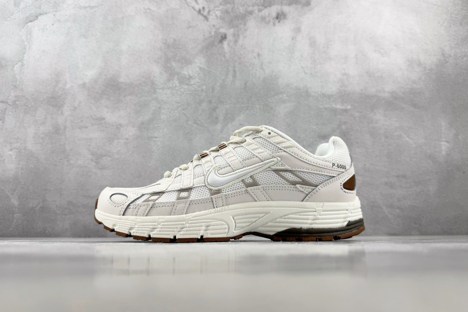 PF 原鞋开发 原数据档案 Nike P-6000 浅白灰 货号：CD6404 606 尺码：36 36.5 37.5 