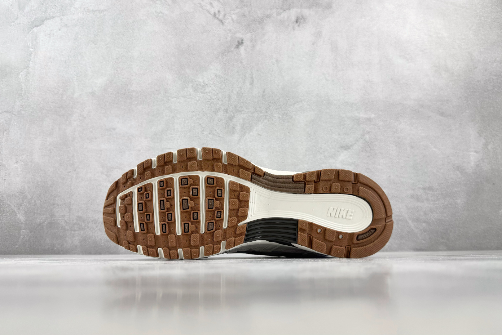 PF 原鞋开发 原数据档案 Nike P-6000 浅白灰 货号：CD6404 606 尺码：36 36.5 37.5 