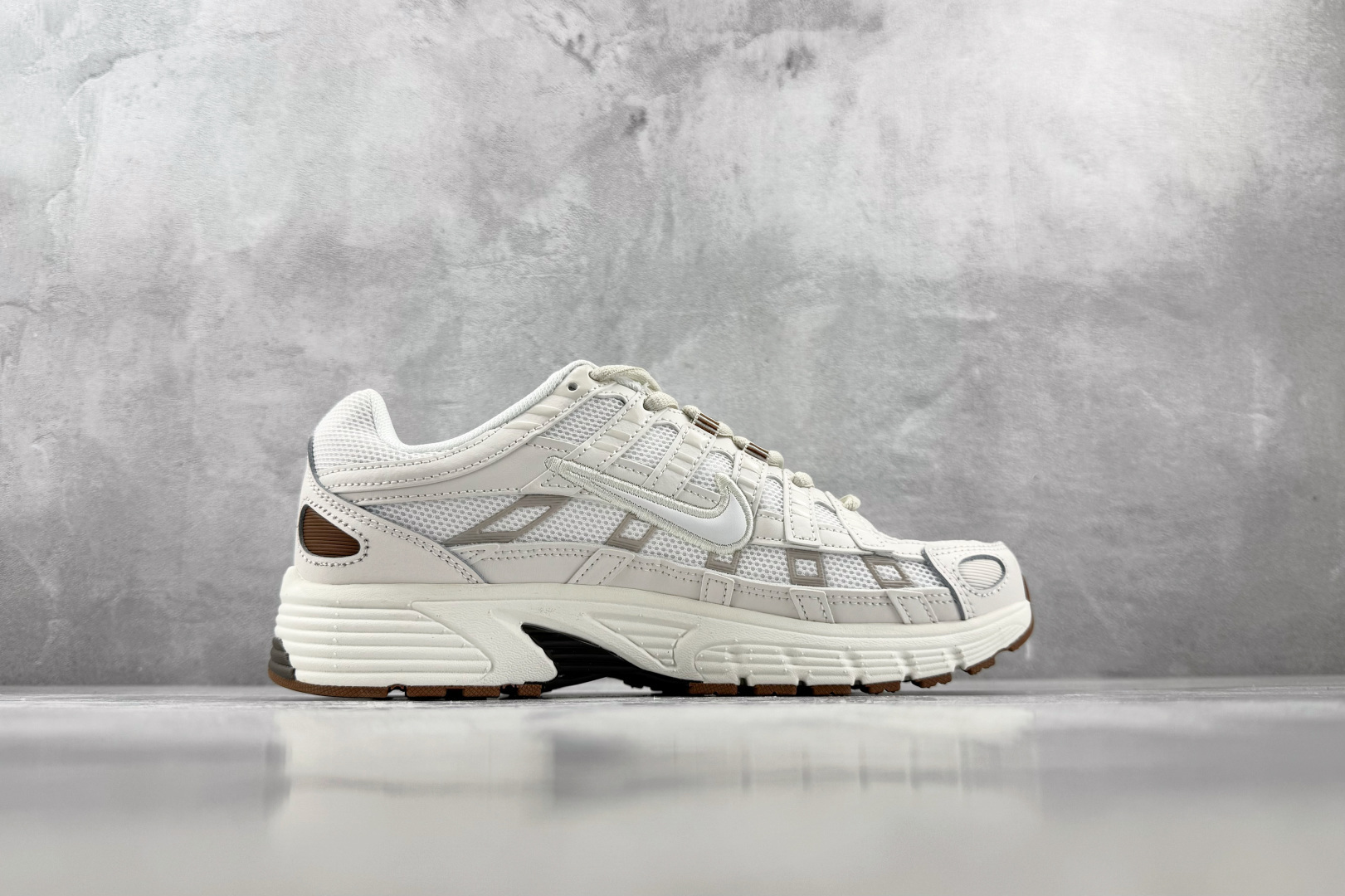 PF 原鞋开发 原数据档案 Nike P-6000 浅白灰 货号：CD6404 606 尺码：36 36.5 37.5 