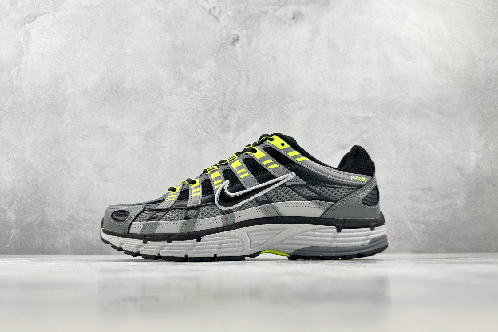 PF 原鞋开发 原数据档案 Nike P-6000 深灰绿 货号：CD6404 034 尺码：39 40 40.5 41