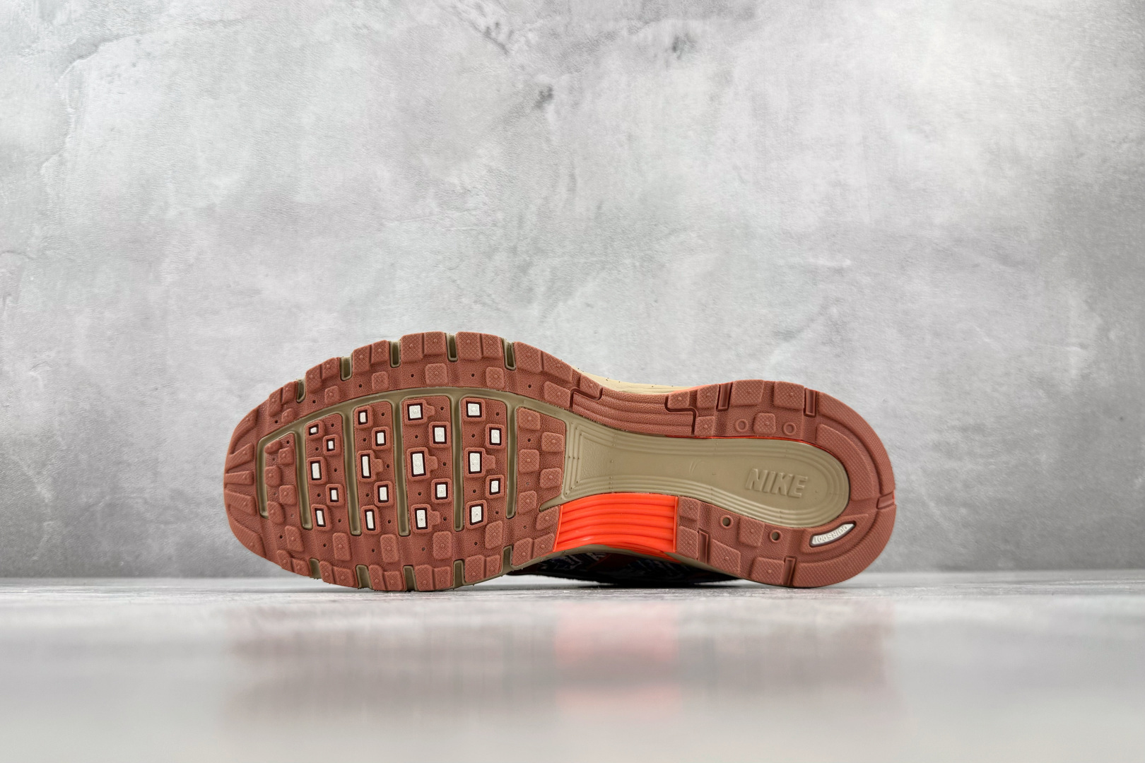 PF 原鞋开发 原数据档案 Nike P-6000 迷彩红 货号：IQ0598 209 尺码：36 36.5 37.5 