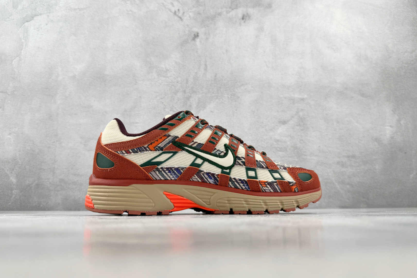 PF 原鞋开发 原数据档案 Nike P-6000 迷彩红 货号：IQ0598 209 尺码：36 36.5 37.5 