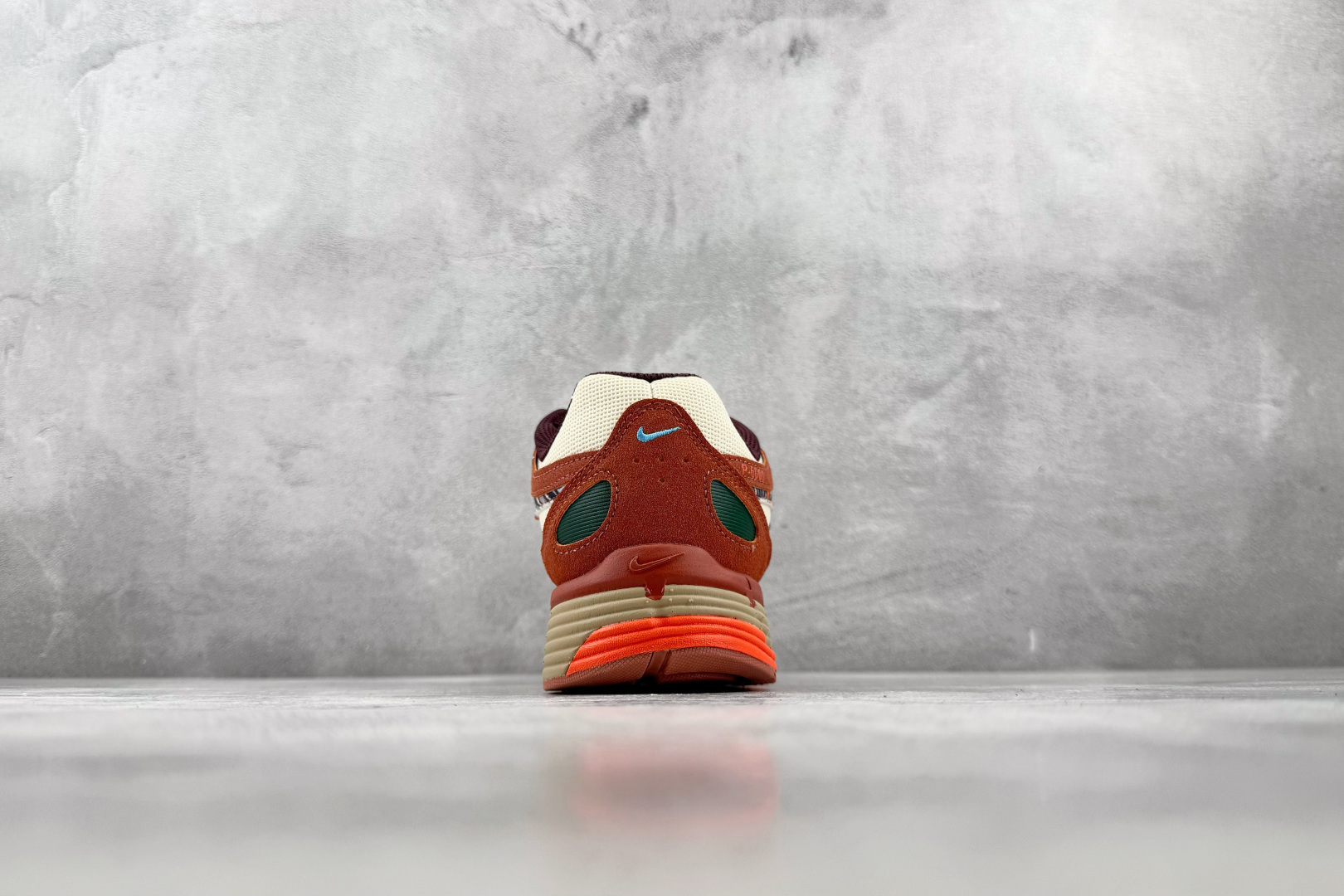 PF 原鞋开发 原数据档案 Nike P-6000 迷彩红 货号：IQ0598 209 尺码：36 36.5 37.5 