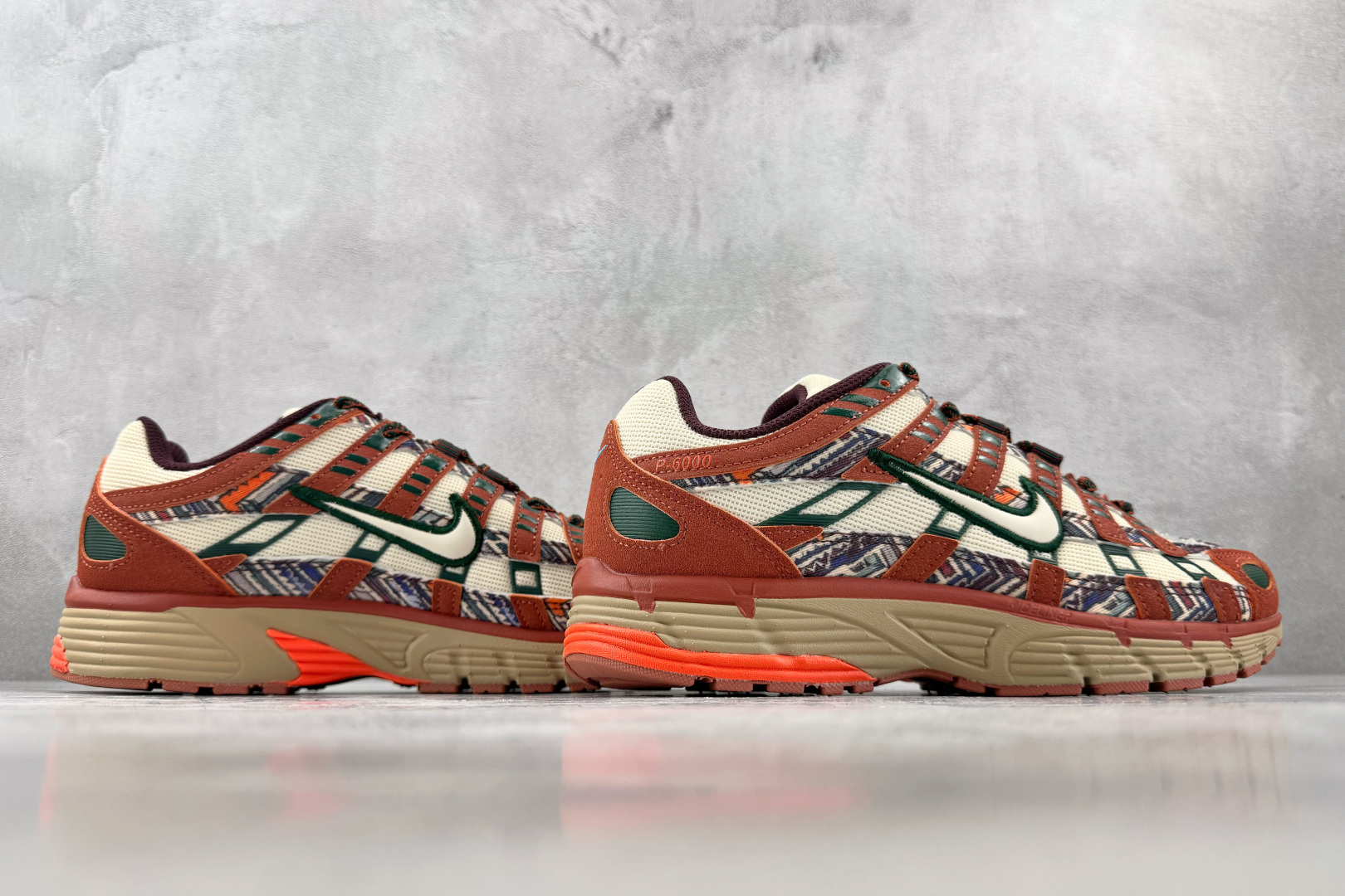 PF 原鞋开发 原数据档案 Nike P-6000 迷彩红 货号：IQ0598 209 尺码：36 36.5 37.5 
