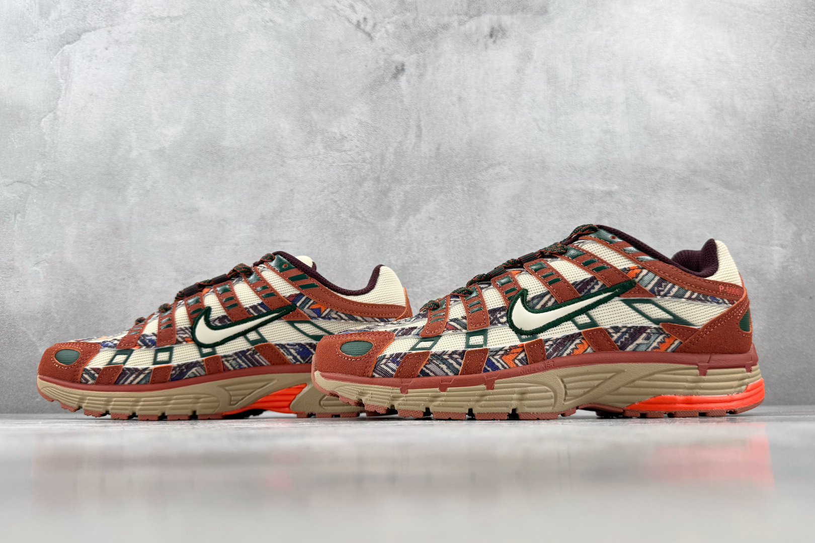 PF 原鞋开发 原数据档案 Nike P-6000 迷彩红 货号：IQ0598 209 尺码：36 36.5 37.5 