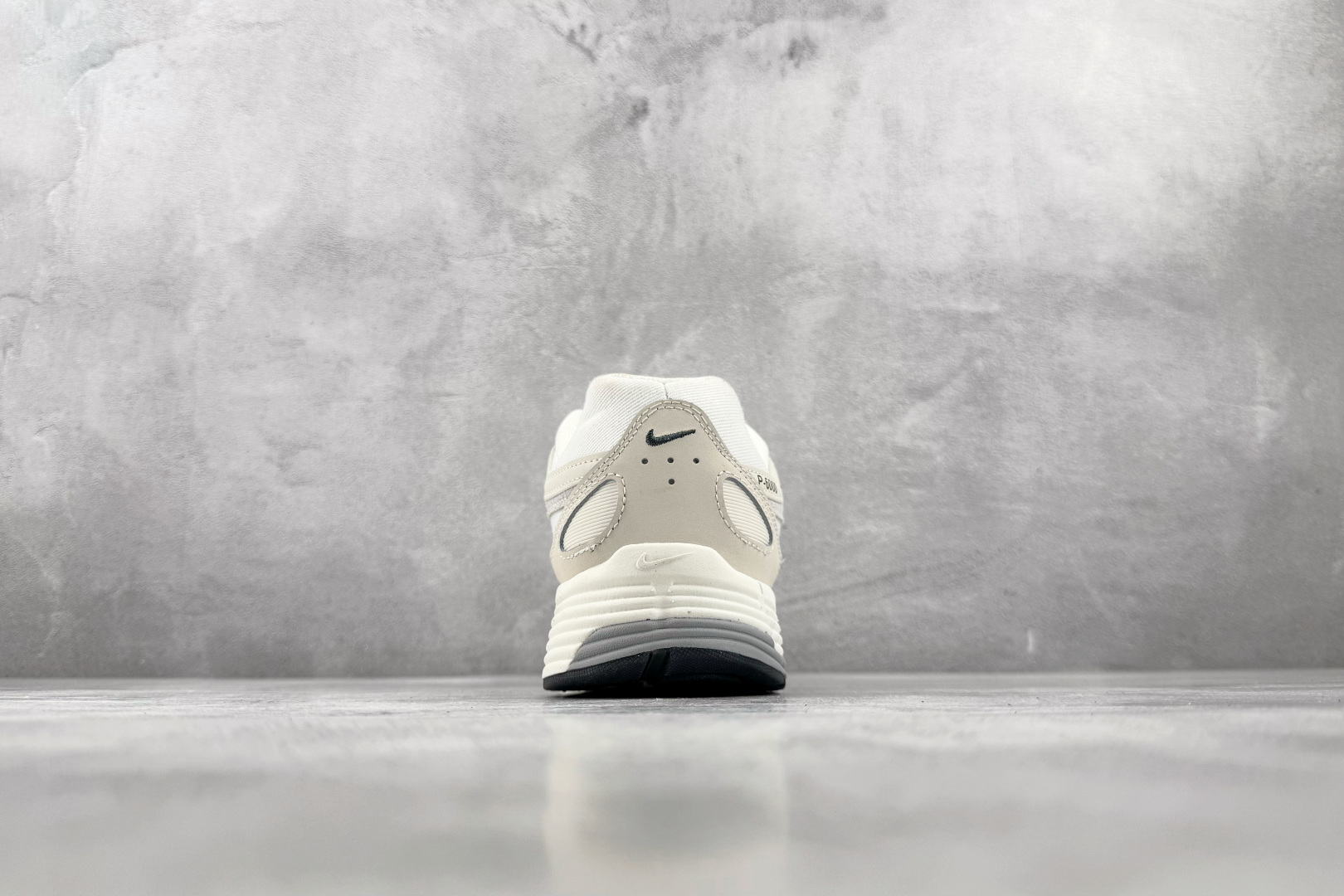 PF 原鞋开发 原数据档案 Nike P-6000 米白灰 货号：IV6029 030 尺码：36 36.5 37.5 