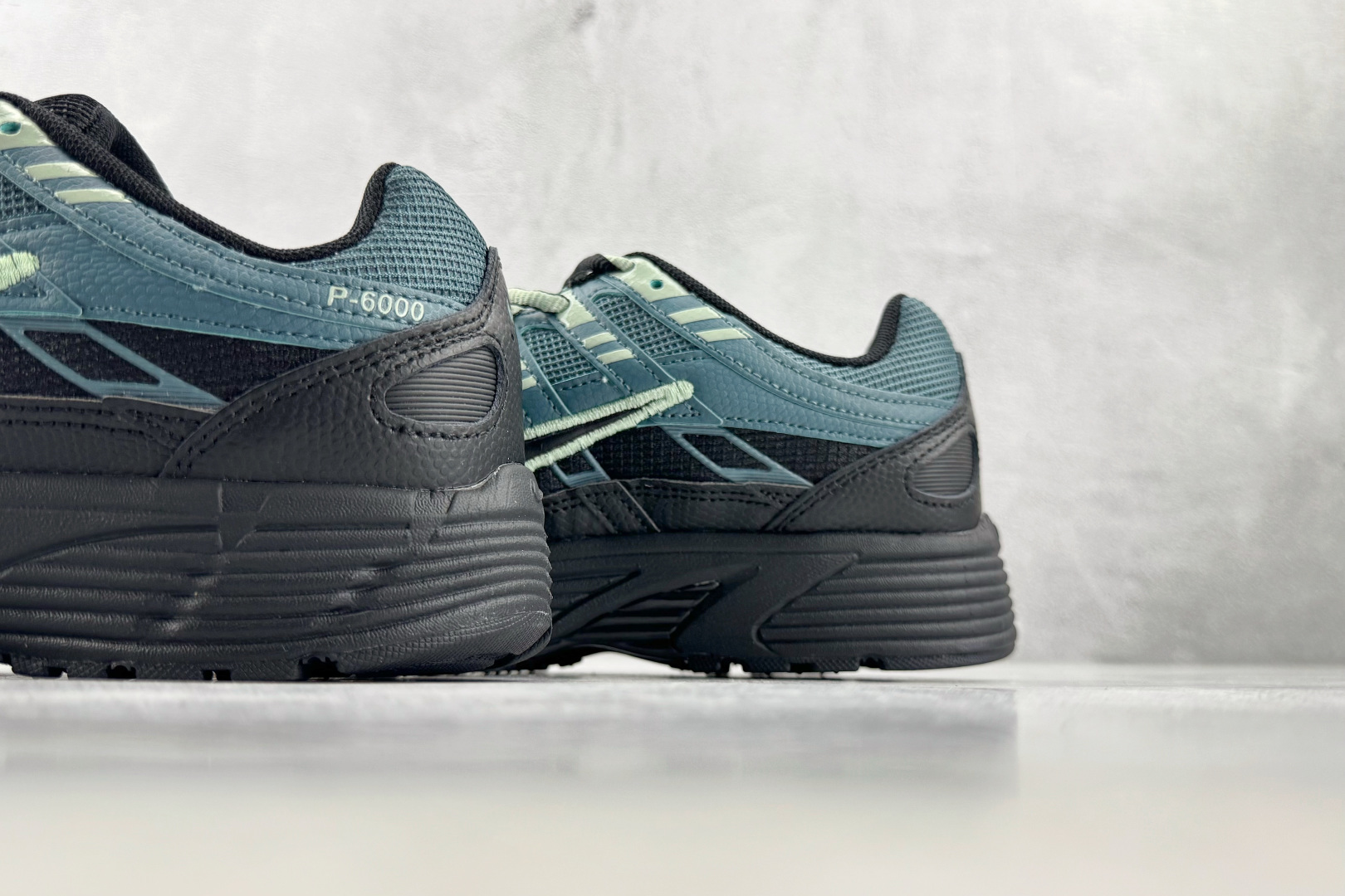PF 原鞋开发 原数据档案 Nike P-6000 黑墨绿 货号：IH8042 001 尺码：39 40 40.5 41