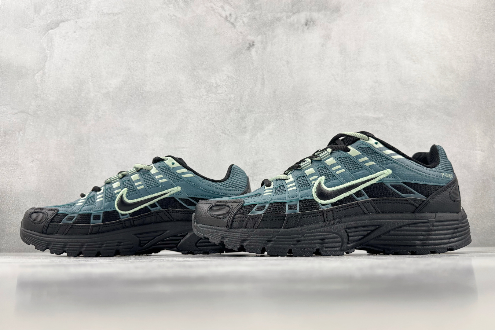 PF 原鞋开发 原数据档案 Nike P-6000 黑墨绿 货号：IH8042 001 尺码：39 40 40.5 41