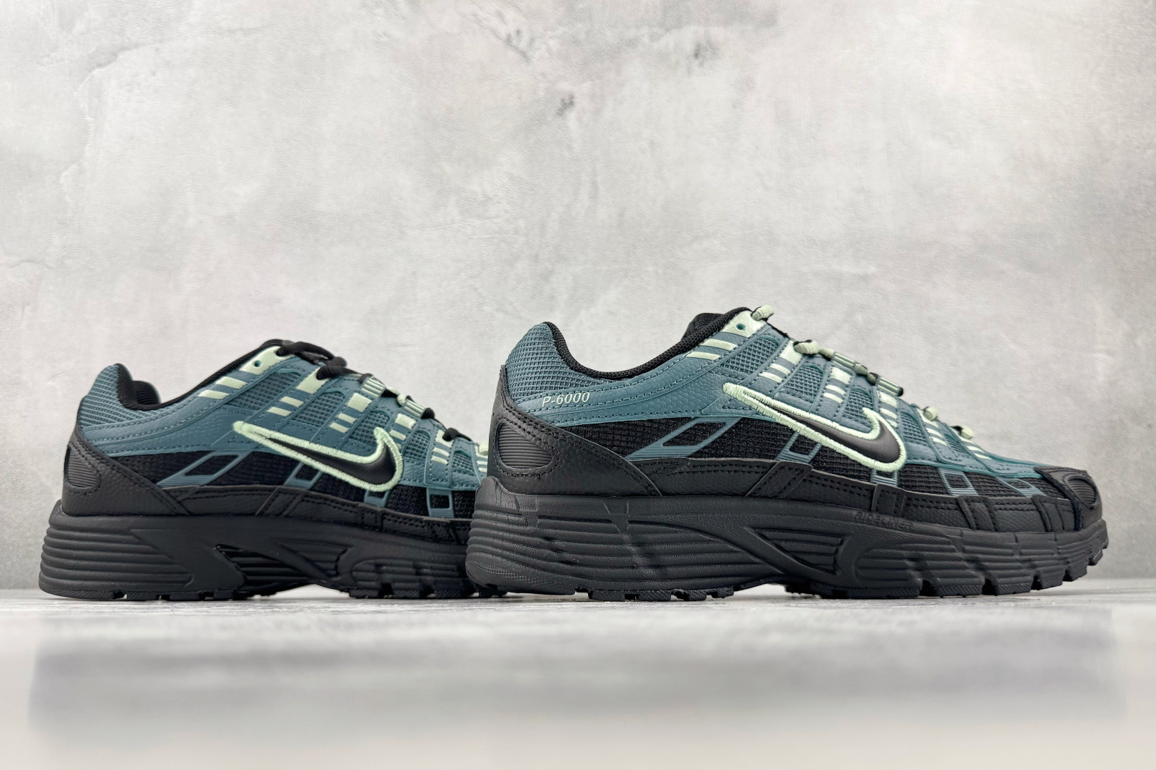 PF 原鞋开发 原数据档案 Nike P-6000 黑墨绿 货号：IH8042 001 尺码：39 40 40.5 41