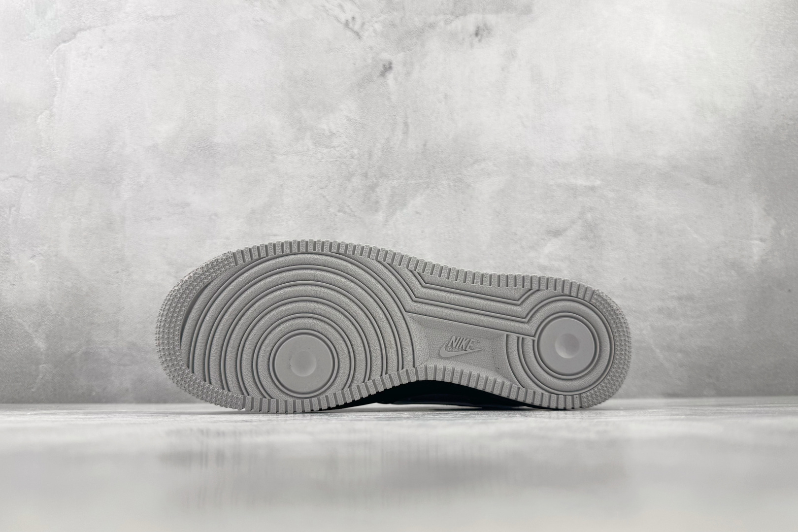 PB 外贸批次 Nike × Central Cee Air Force 1 '07 黑白灰 货号：IO9974-010